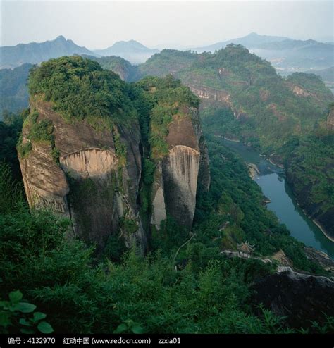 山环水抱|什么叫山环水抱？